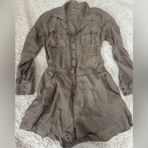 100% SILK Blank NYC Taupe Button-Up
Romper. EXTREMELY SOFT